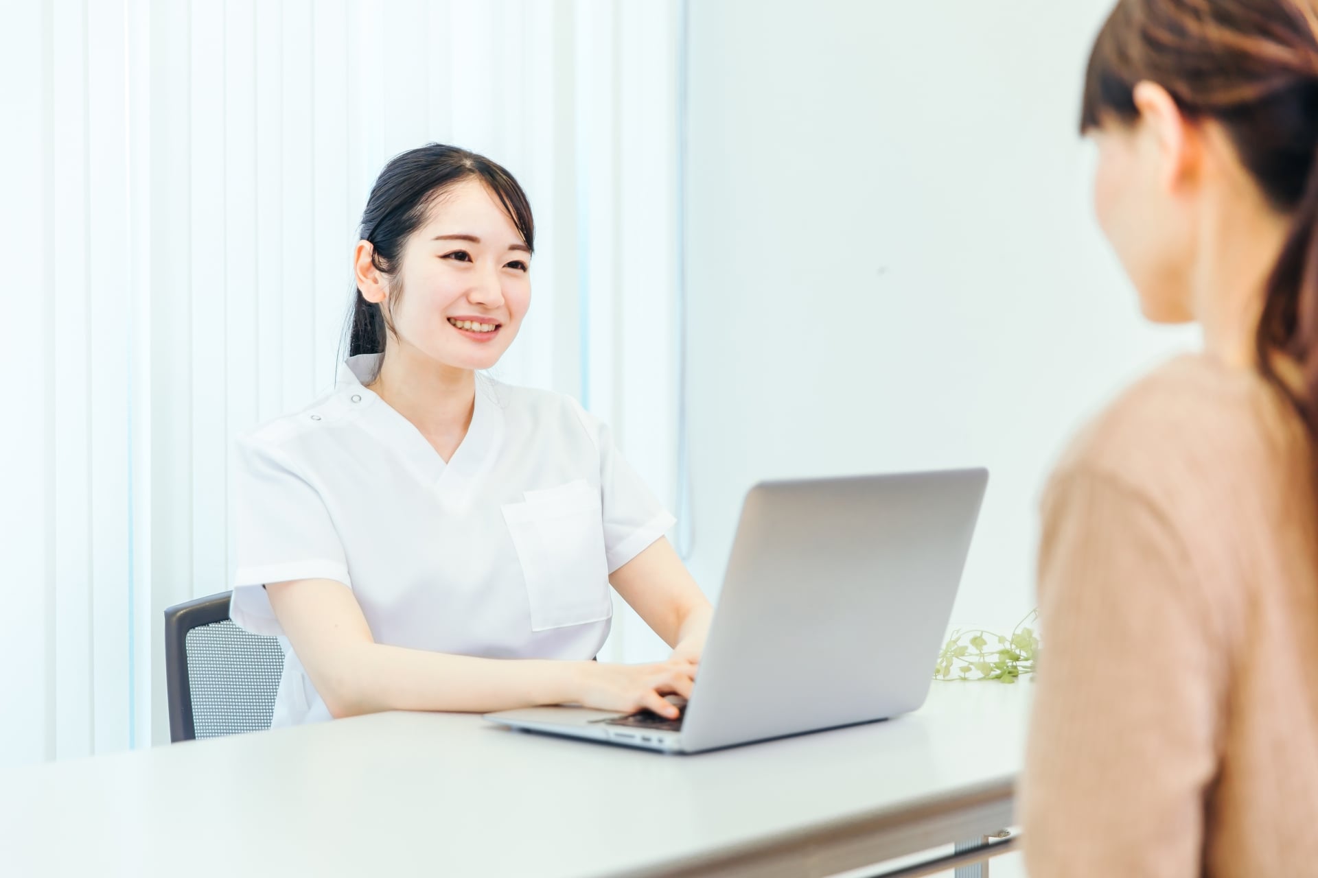 介護現場の問い合わせ効率化！Hospiiの活用方法と成功ポイント